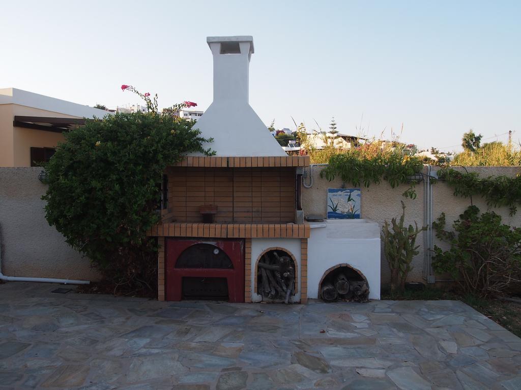 Villa Dolphin Азолимнос Екстериор снимка